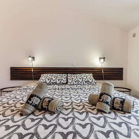 Sunshine Apartments Funtana With Balcony And Sea View Экстерьер фото