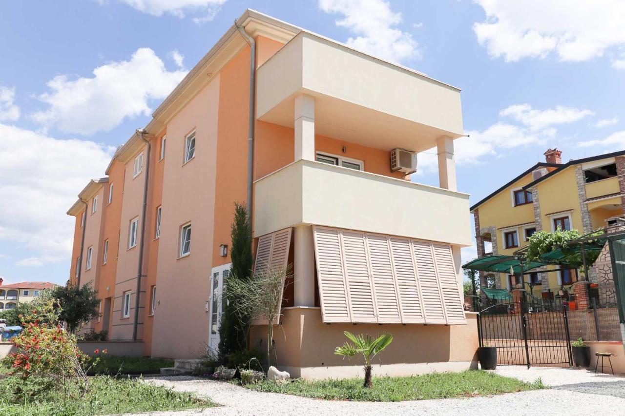 Sunshine Apartments Funtana With Balcony And Sea View Экстерьер фото